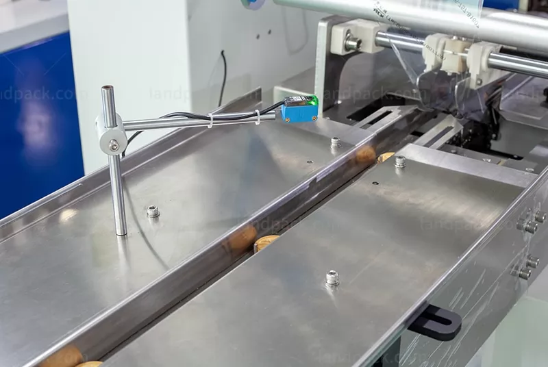 biscuit wrapping machine