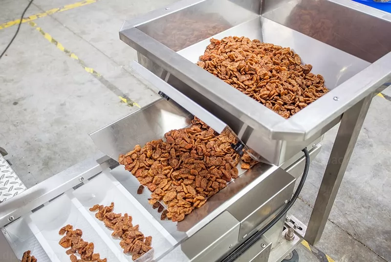 nuts packaging machine