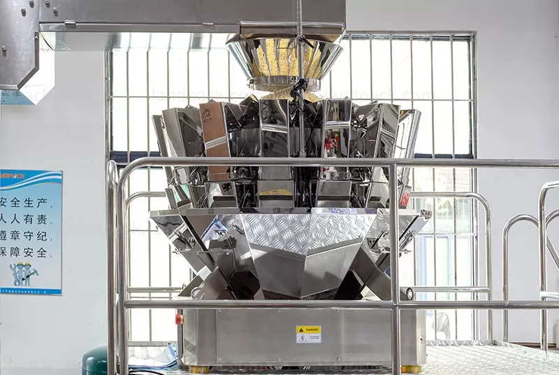 snacks pouch packing machine