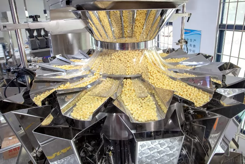 automatic snacks packing machine