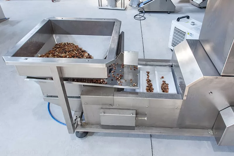 snacks packing machine